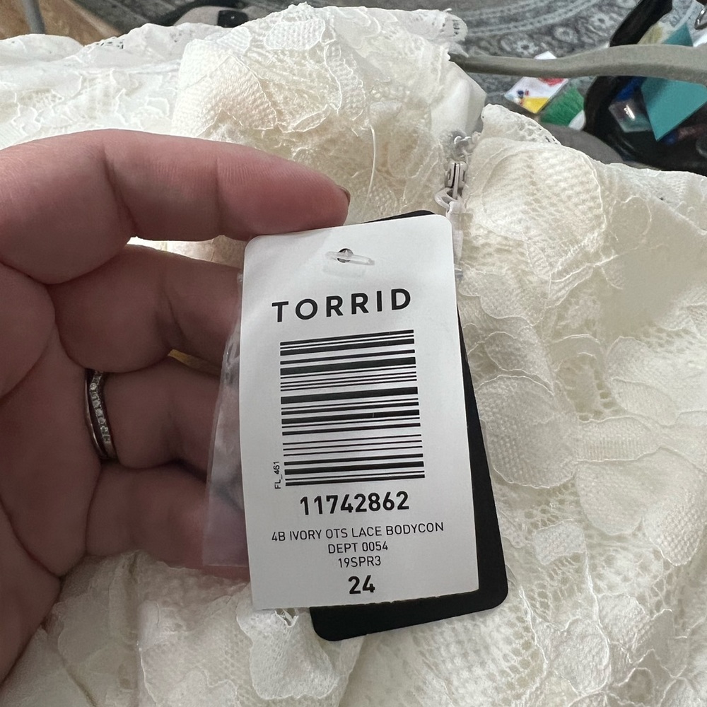 Torrid body con wedding dress